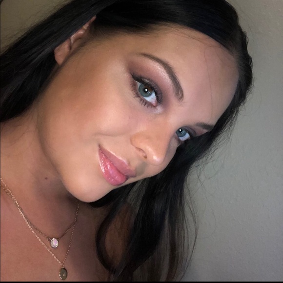 Meet your Posher, Madison - Picture 1 of 2